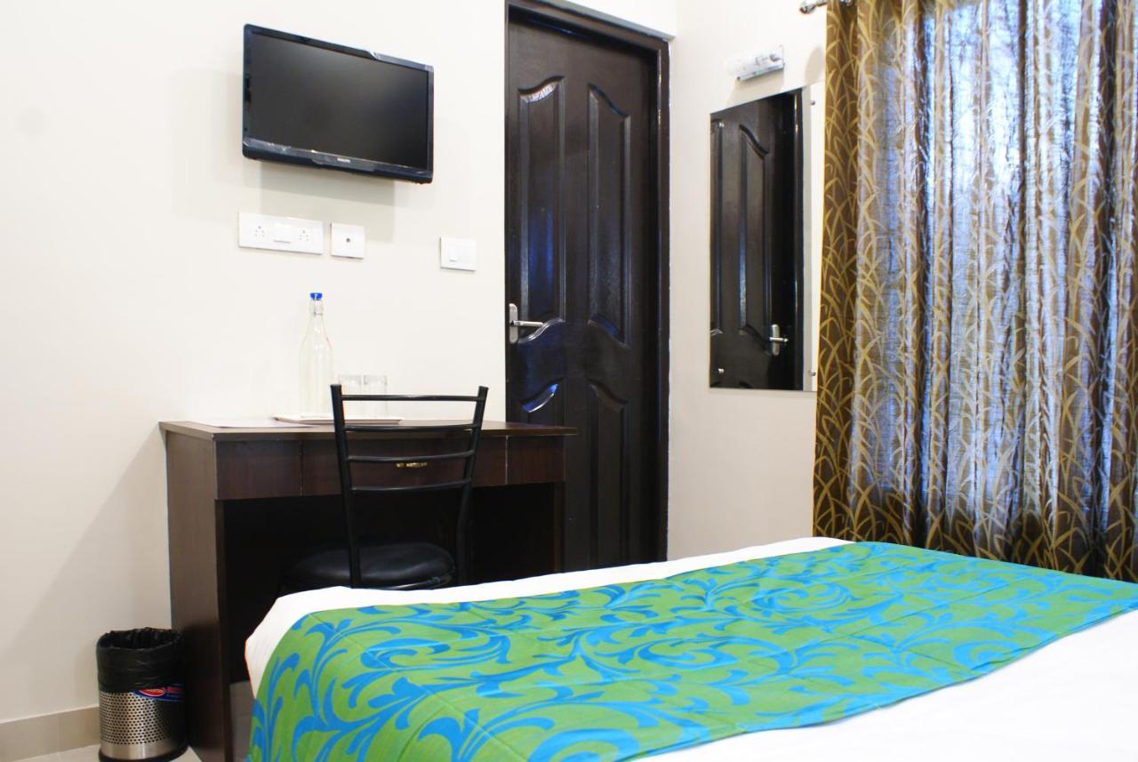Collection O 8267 Galaxy Inn Kochi Exterior foto