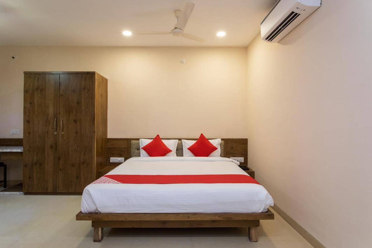 Collection O 8267 Galaxy Inn Kochi Exterior foto