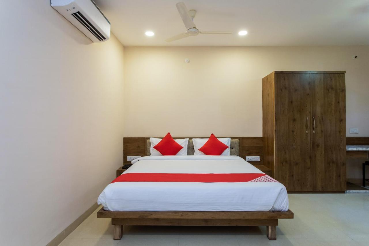 Collection O 8267 Galaxy Inn Kochi Exterior foto