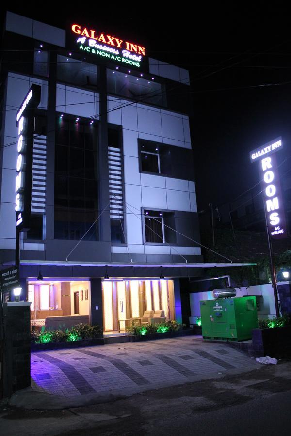 Collection O 8267 Galaxy Inn Kochi Exterior foto